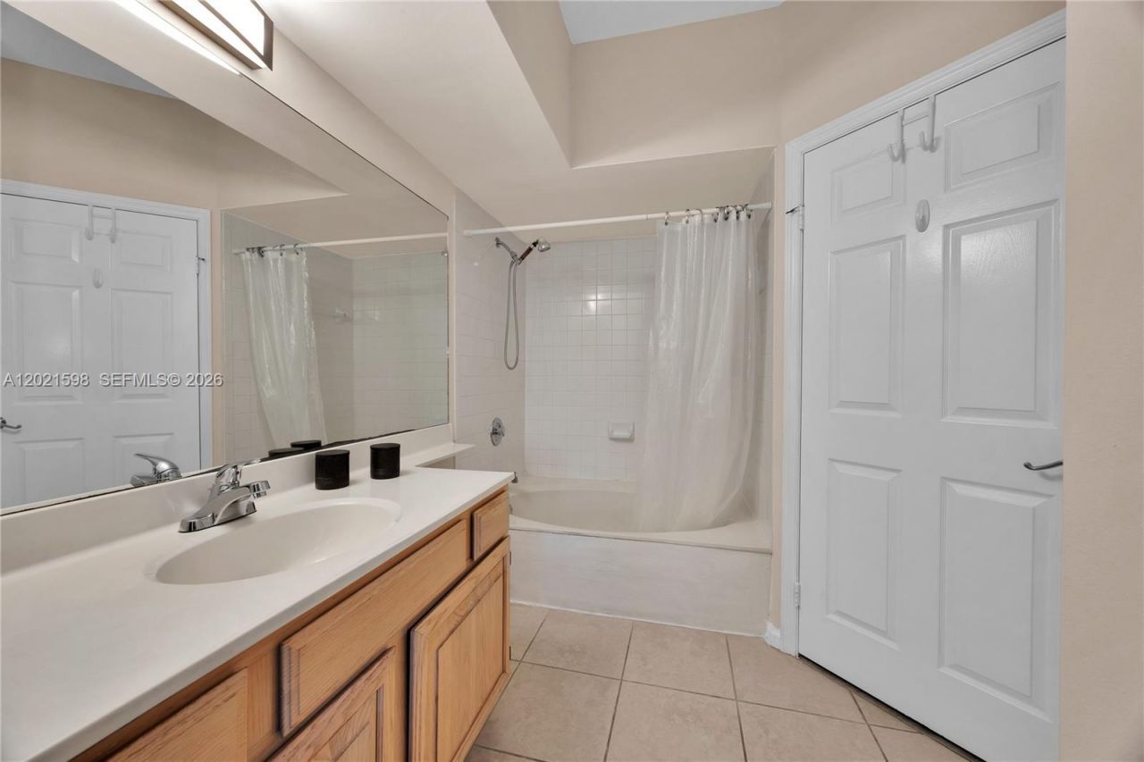 1280 S Alhambra Cir , Unit 1407, Coral Gables, FL 33146 Photo