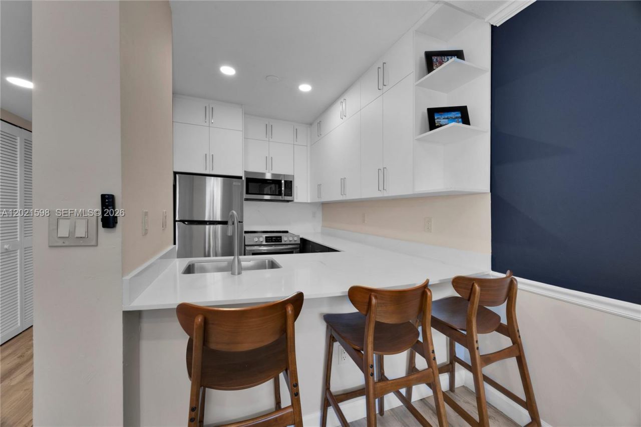1280 S Alhambra Cir , Unit 1407, Coral Gables, FL 33146 Photo