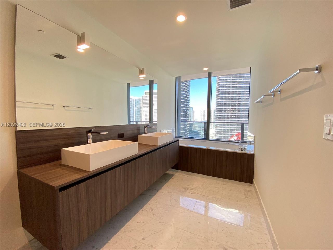 1000 Brickell Plz , Unit 2715, Miami, FL 33131 Photo