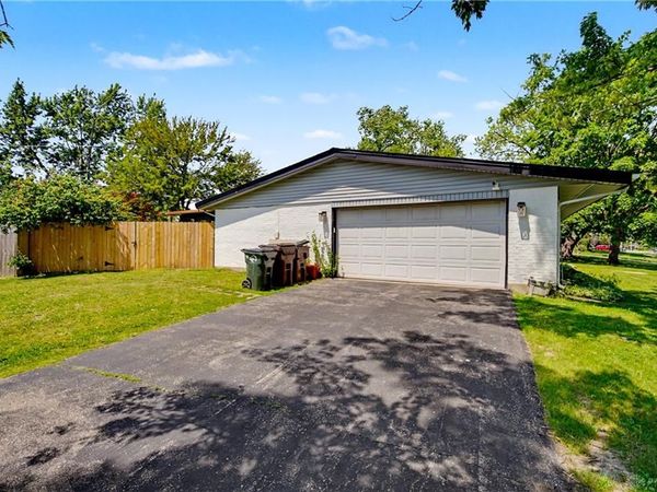 1043 Heathwood, Englewood, OH 45322