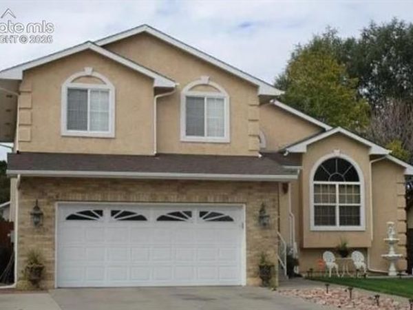 17 Trent Court, Pueblo, CO 81005