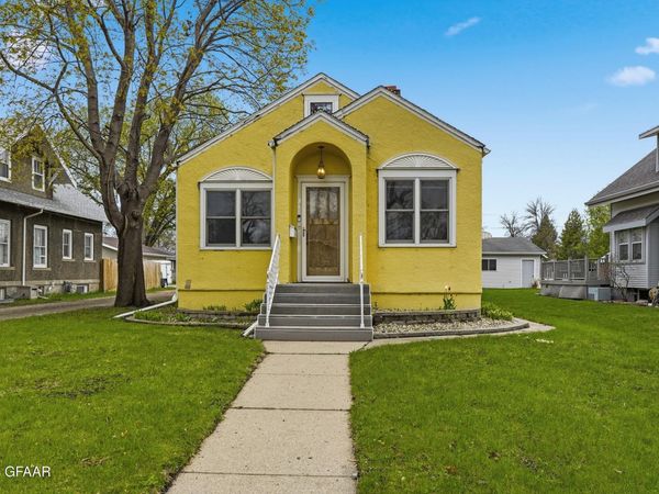 211 FENTON Avenue , Grand Forks, ND 58203