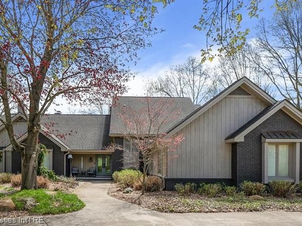 1071 Woodbridge Lane, Oakland Twp, MI 48306