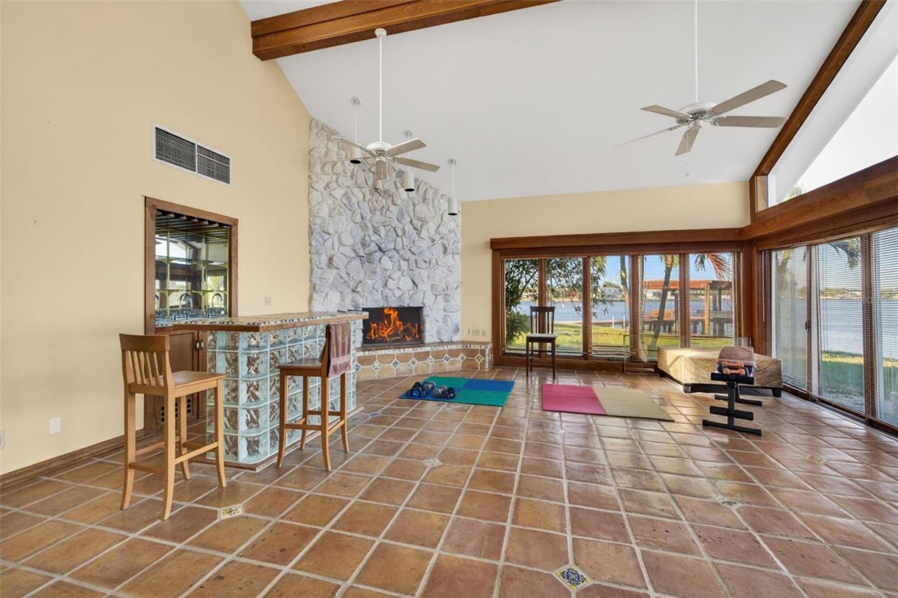 1276 37th Avenue Ne, Saint Petersburg, FL 33704 Photo
