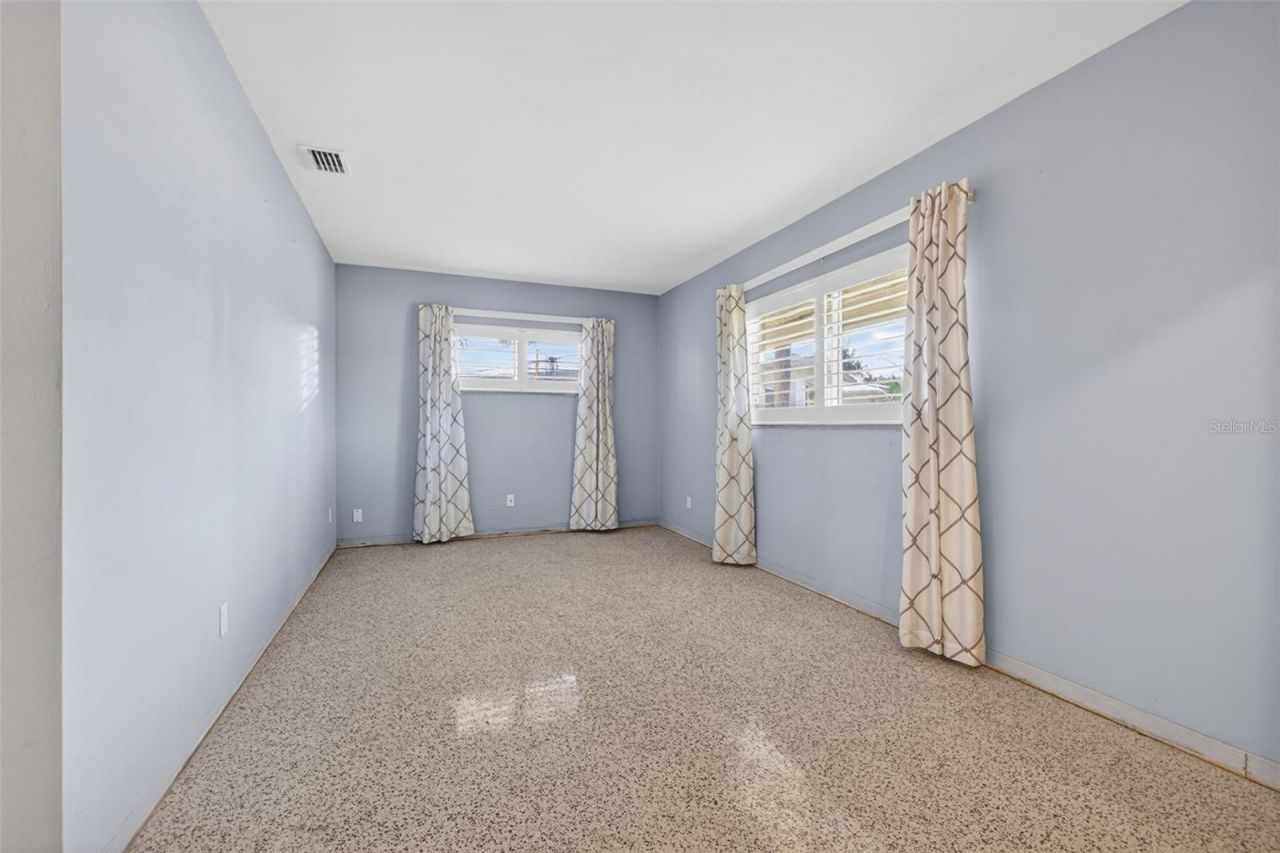 1276 37th Avenue Ne, Saint Petersburg, FL 33704 Photo