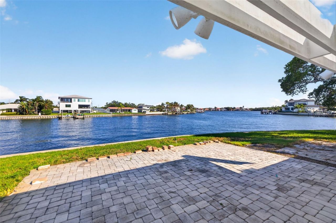 1276 37th Avenue Ne, Saint Petersburg, FL 33704 Photo