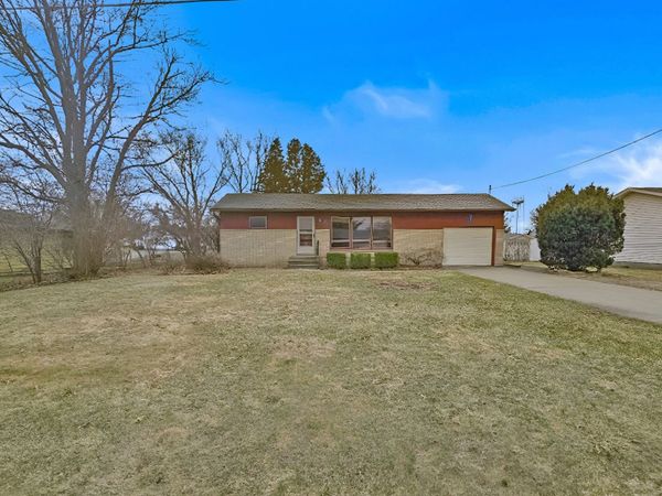 302 GARRETT Street , Sherrard, IL 61281