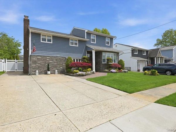 244 Mercury Street , East Meadow, NY 11554