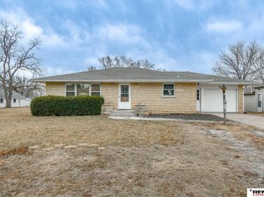 317 W E Street , Elmwood, NE 68349