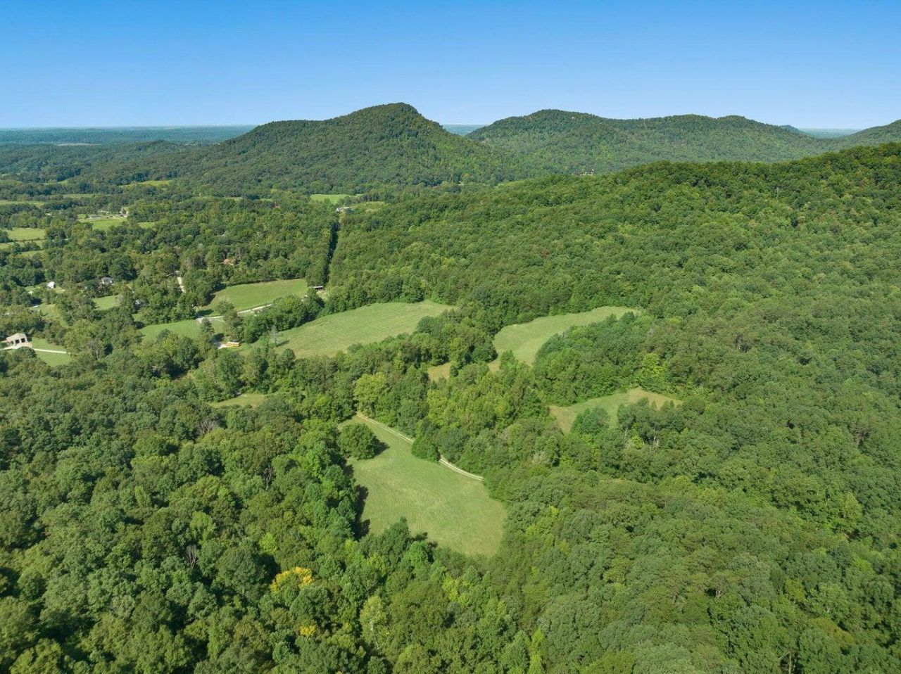 9999 Sunrise Valley Road, Irvine, KY 40336