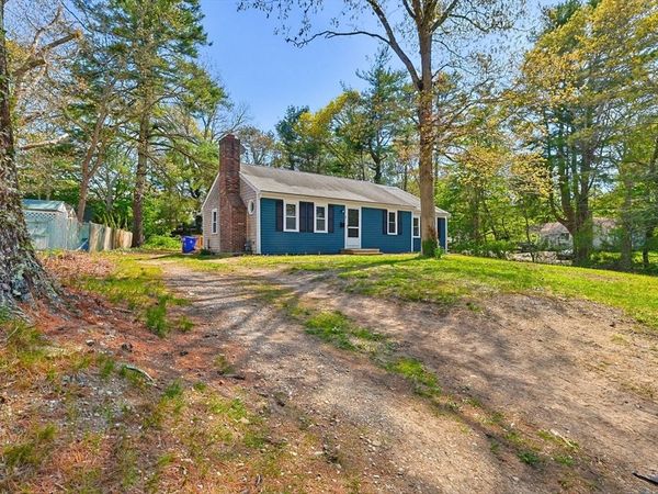 9 Scraggy Neck Rd Ext, Bourne, MA 02532