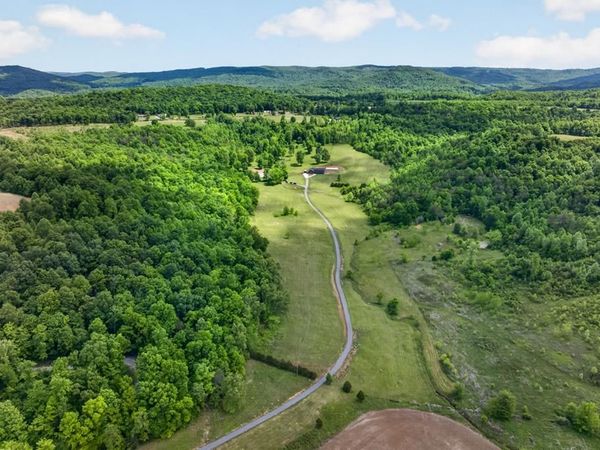 106 Pleasant Shade Lane, Monterey, TN 38574