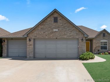 26595 Columbia Crest Drive, Claremore, OK 74019