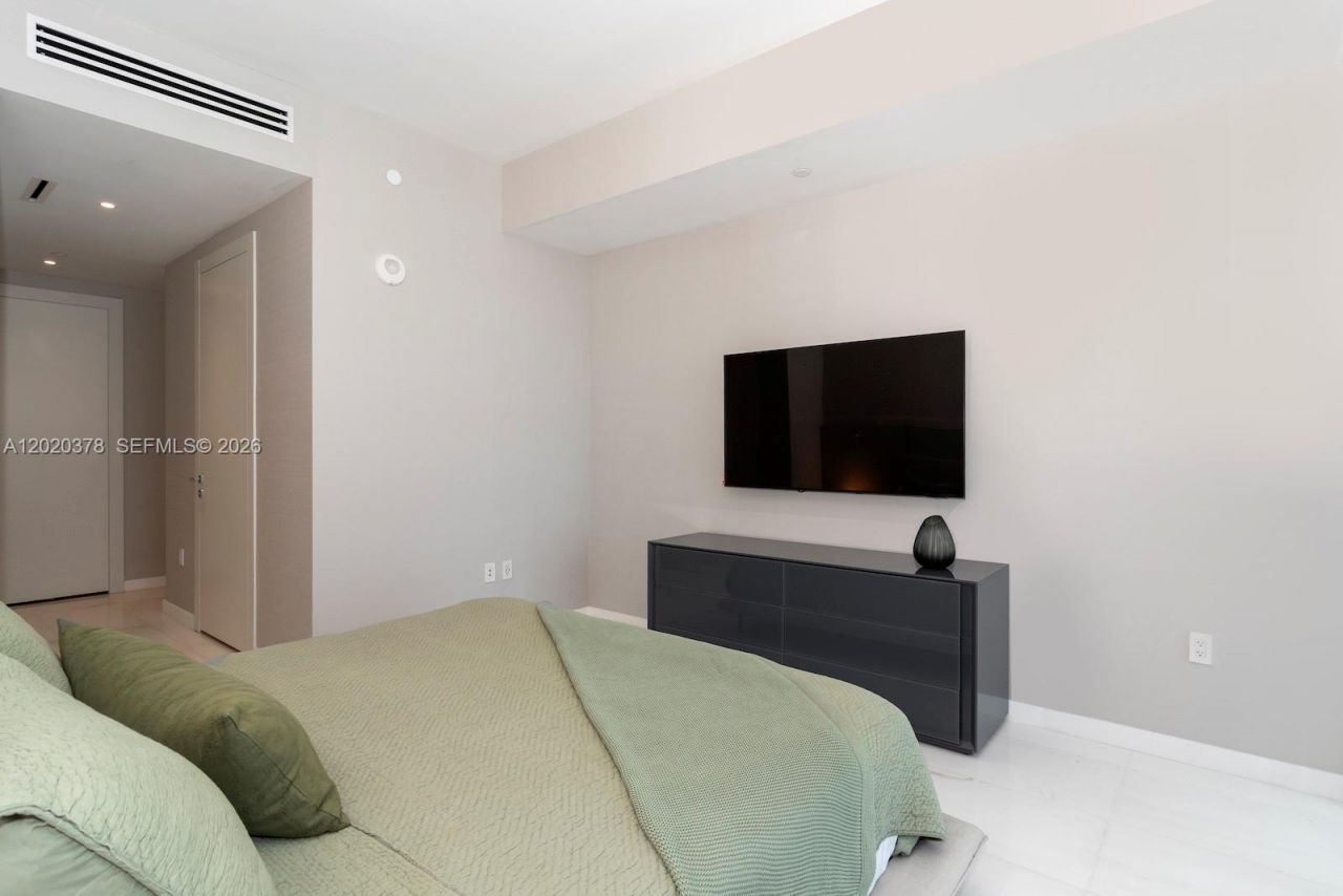 300 Biscayne Boulevard Way , Unit 802E, Miami, FL 33131 Photo