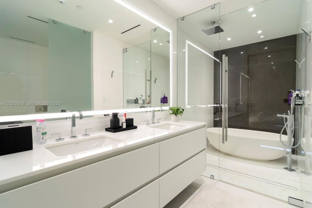 300 Biscayne Boulevard Way , Unit 802E, Miami, FL 33131 Photo