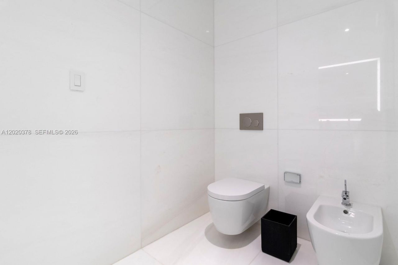 300 Biscayne Boulevard Way , Unit 802E, Miami, FL 33131 Photo