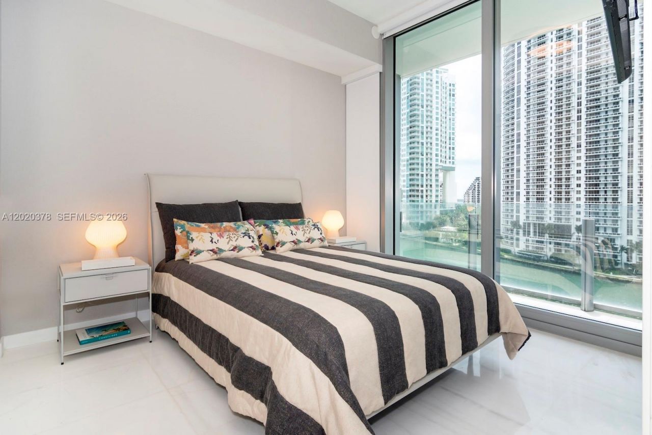 300 Biscayne Boulevard Way , Unit 802E, Miami, FL 33131 Photo