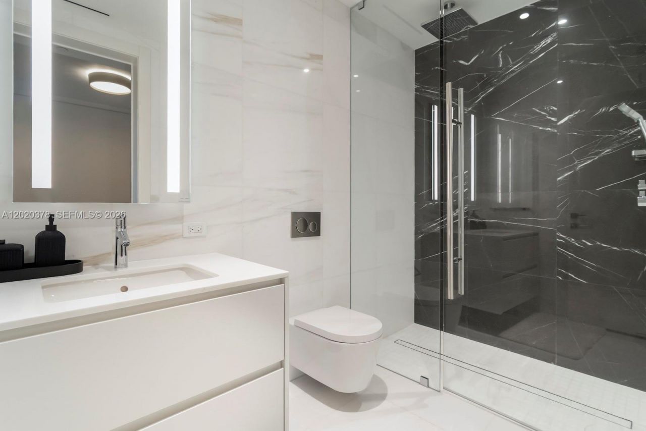 300 Biscayne Boulevard Way , Unit 802E, Miami, FL 33131 Photo