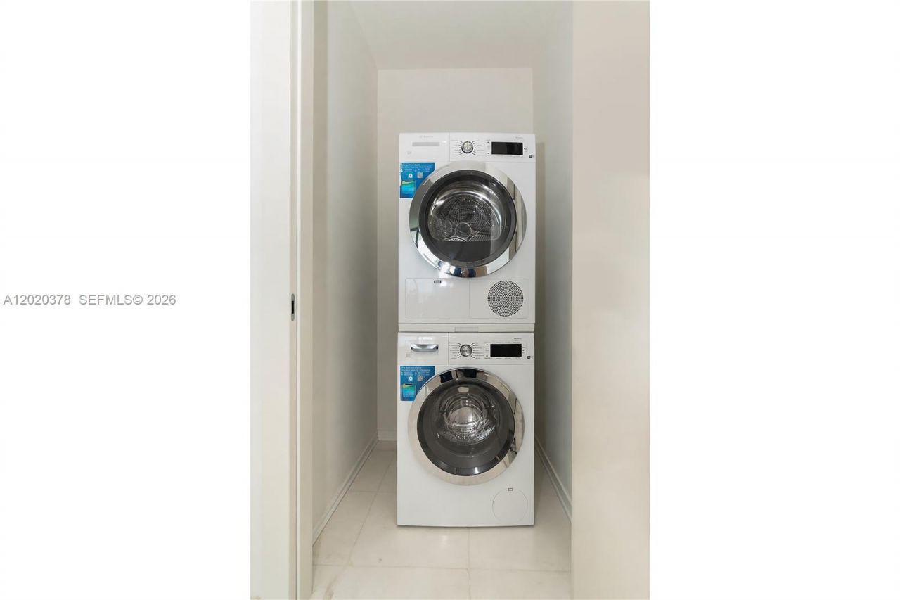 300 Biscayne Boulevard Way , Unit 802E, Miami, FL 33131 Photo