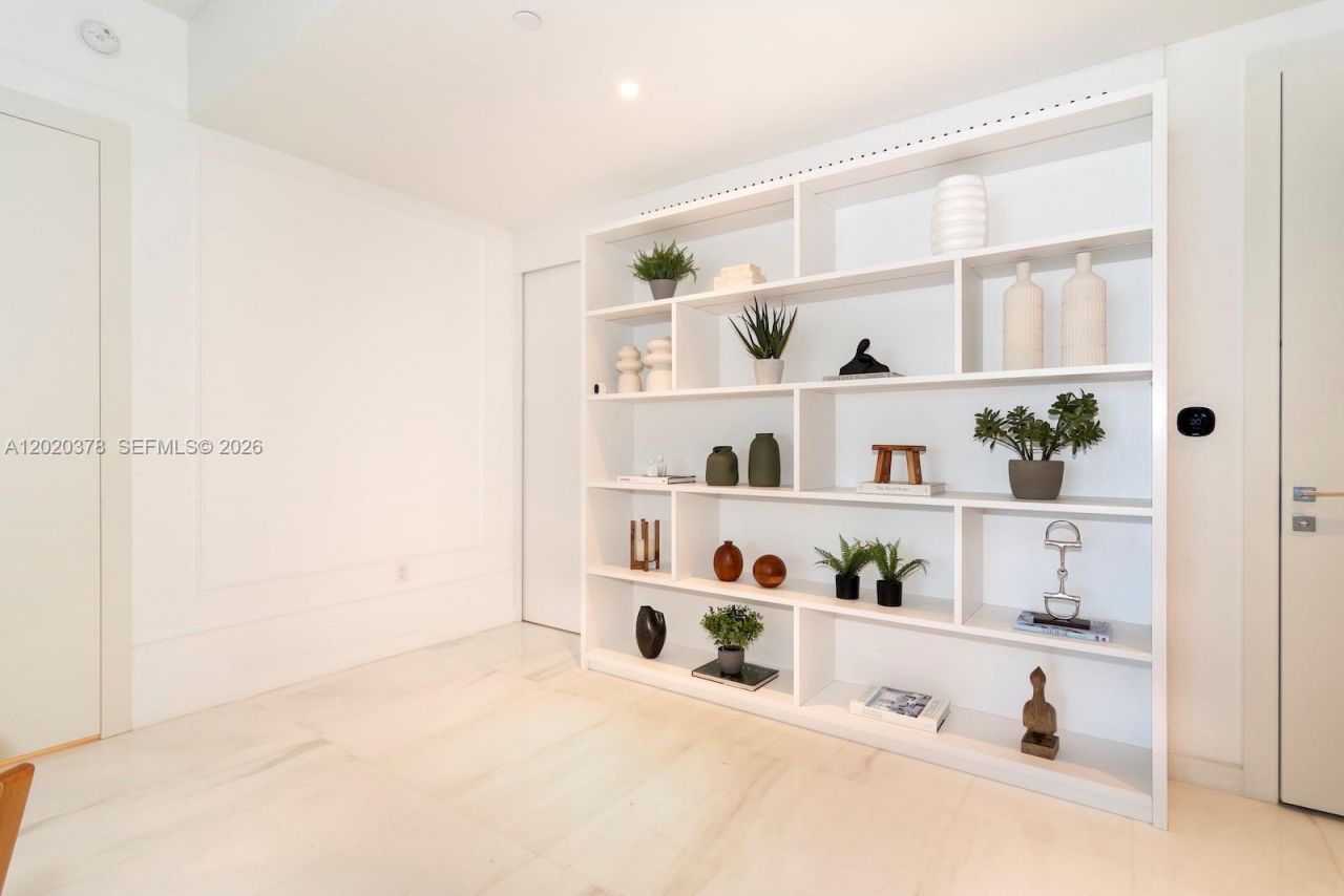 300 Biscayne Boulevard Way , Unit 802E, Miami, FL 33131 Photo