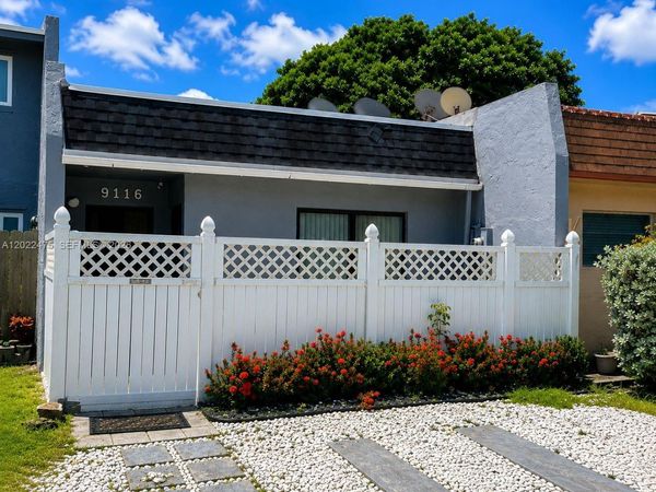 9116 NW 35th Pl , Sunrise, FL 33351