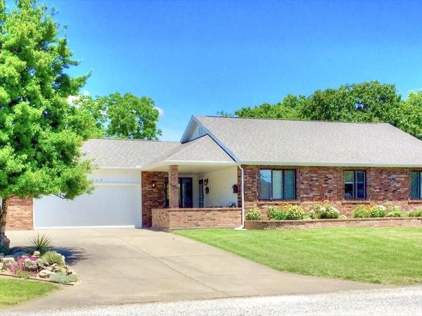 569 E Hillwallen Place , Nixa, MO 65714