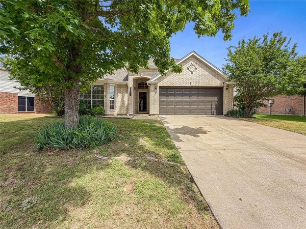 2516 Fairway View Drive, Burleson, TX 76028