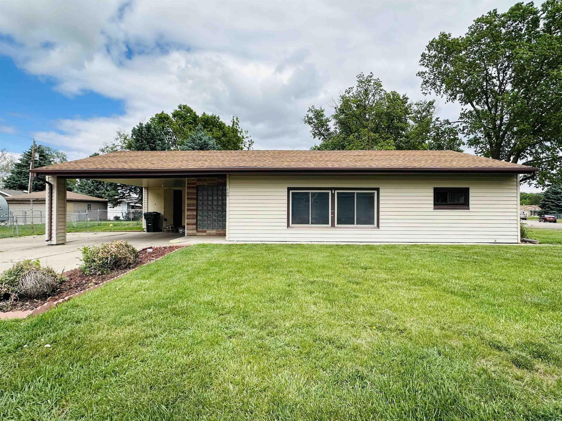 2500 Bourette St, Sioux City, IA 51109 Main Photo