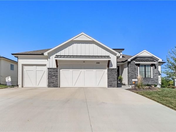 3208 Saddlebred Terrace, Lee's Summit, MO 64082