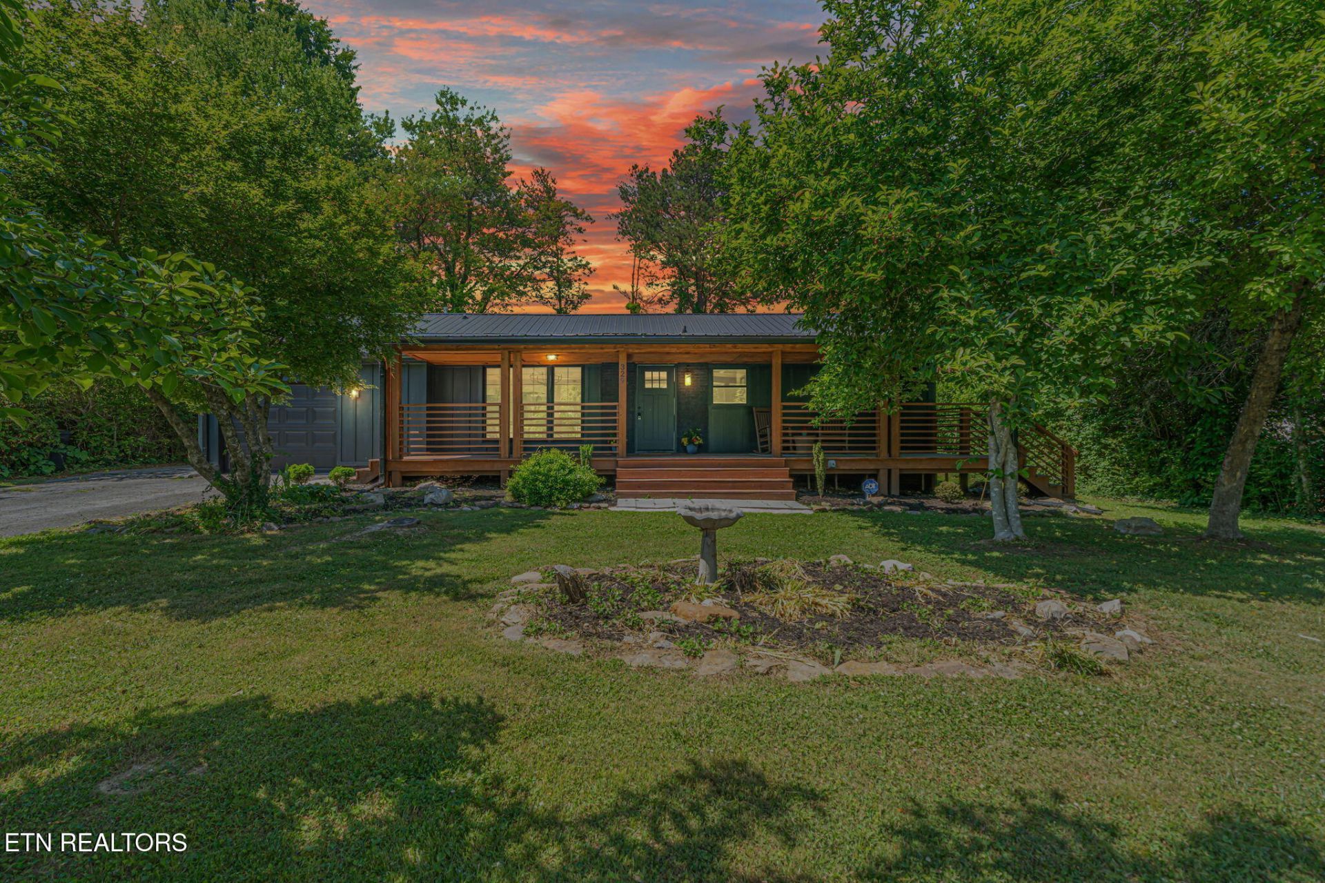 329 Sarvis Drive, Knoxville, TN 37920 Main Photo