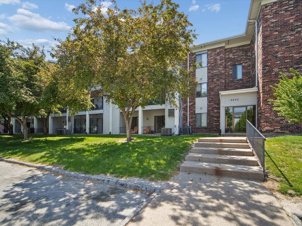 4805 86th St Unit 5, Urbandale, IA 50322