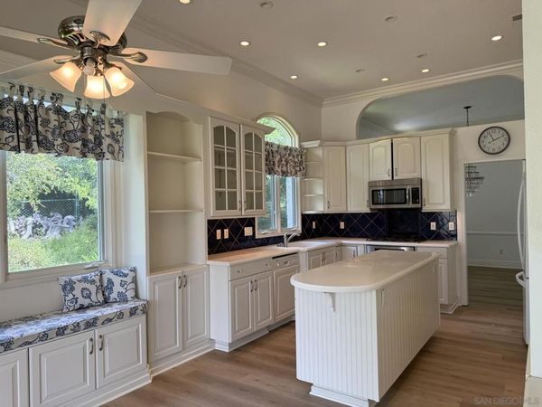 28110 Par View Court, Escondido, CA 92026