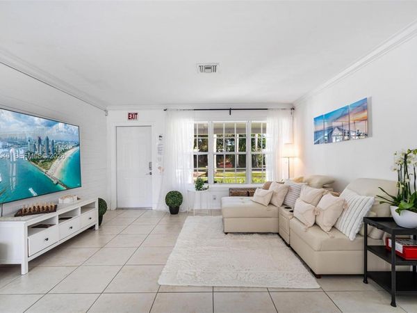 1012 N 13th Ter , Hollywood, FL 33019