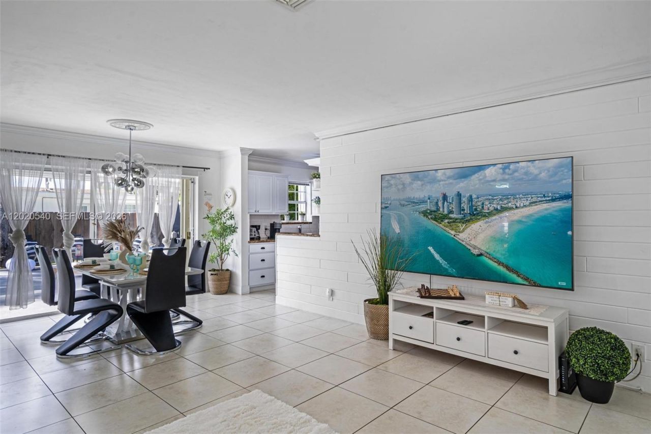1012 N 13th Ter , Hollywood, FL 33019 Photo