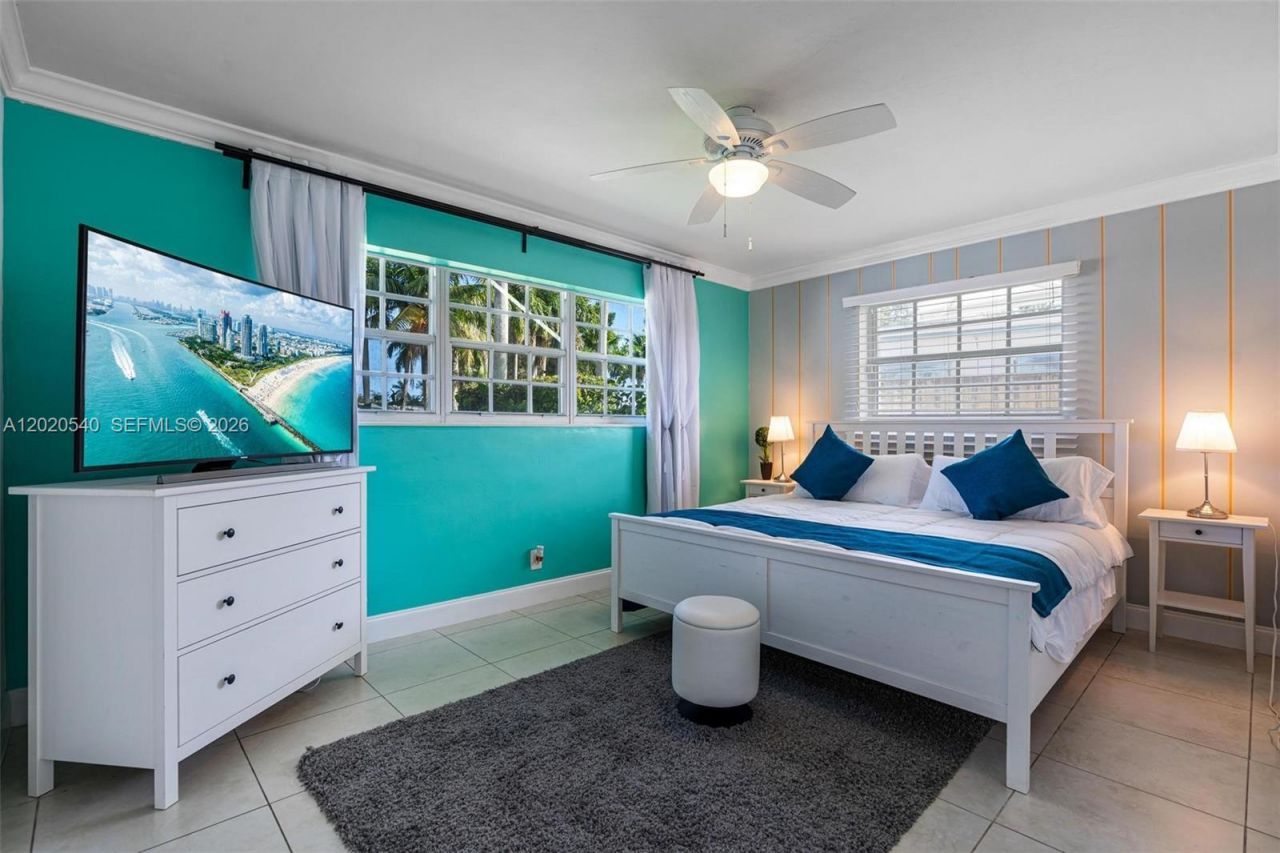1012 N 13th Ter , Hollywood, FL 33019 Photo