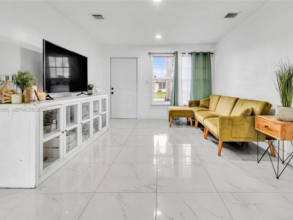 5630 SW 37th Ct, Davie, FL 33314