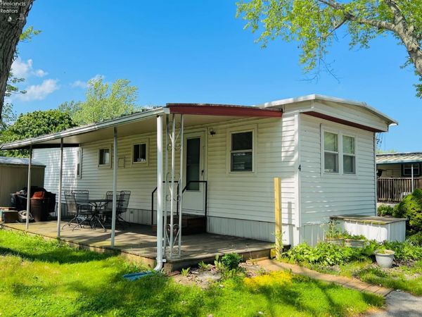 2175 NE Catawba, Unit 4, Port Clinton, OH 43452
