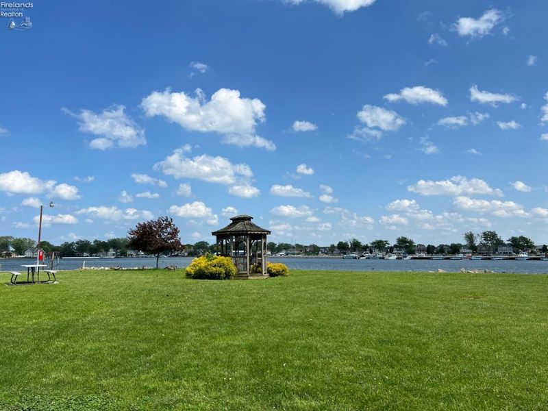 2175 NE Catawba, Unit 4, Port Clinton, OH 43452 Photo 4