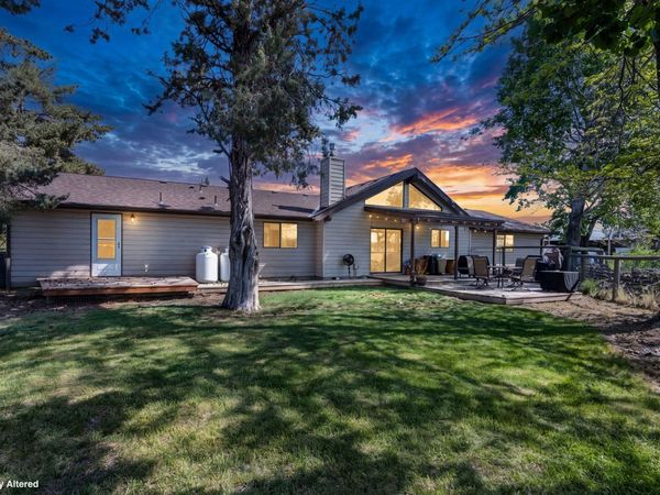 4050 SW Highland Avenue, Redmond, OR 97756