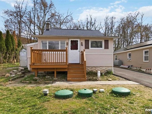 54 Wildwood Road, Jefferson Township, NJ 07438