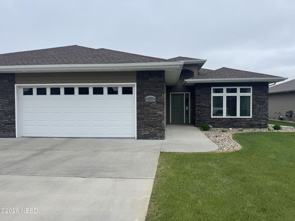 822 16TH AVENUE NE, Watertown, SD 57201