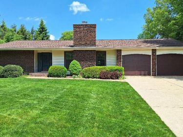410 Breezewood Circle, Wadsworth, OH 44281