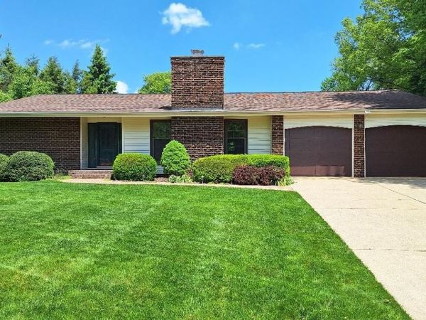 410 Breezewood Circle , Wadsworth, OH 44281