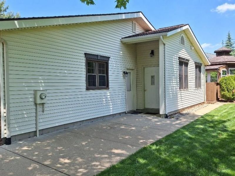 410 Breezewood Circle, Wadsworth, OH 44281 Photo 4