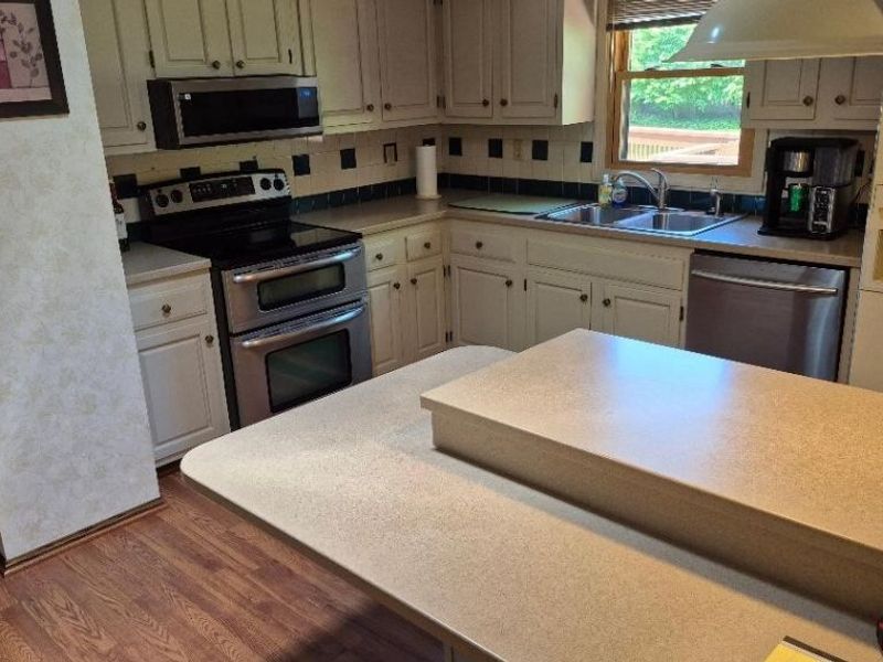 410 Breezewood Circle, Wadsworth, OH 44281 Photo 9