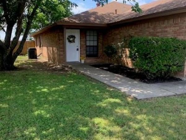 1149 Landsdale Lane, Saginaw, TX 76179