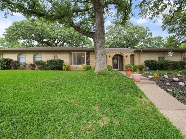 2801 Valparaiso Trail , Arlington, TX 76017