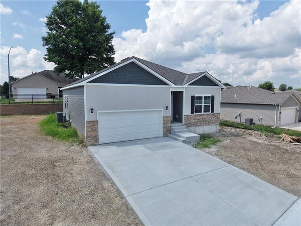 2211 Crestview Place, Raymore, MO 64083