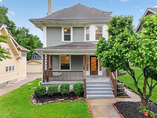 37 E 53rd Street, Kansas City, MO 64112