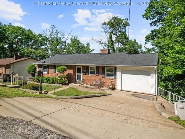 1559 Summit Drive, Charleston, WV 25302